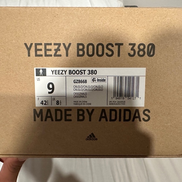 Yeezy Boost 380 - Picture 4 of 4